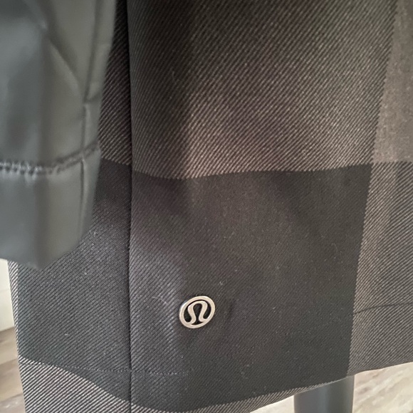 Lululemon Savasana Softshell II Size Small
Black / Camp Check Black Soot Light - Picture 10 of 12
